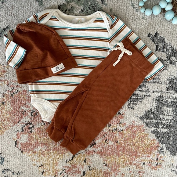 New Willow + Whimsy Baby Boy Organic 3-Piece Set Hat, Joggers Striped shirt 3-6m - Picture 3 of 16